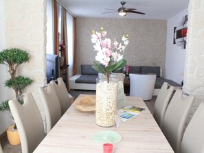 Dining - Modernes Ferienhaus in Daun by Interhome (Daun)