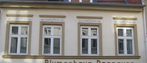 تفاصيل الفندق من الخارج