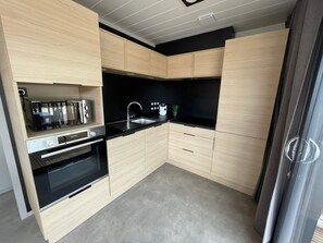 Refrigerador, microondas, horno, lavavajillas