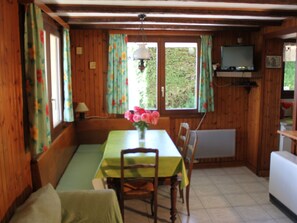 Dining - Entre l’Alsace et les Vosges, gîte dans un bel environnement by Interhome (Sondernach)