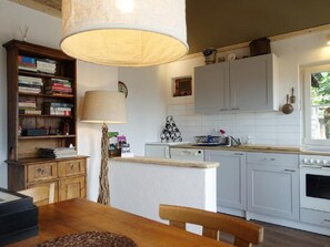 ثلاجة، فرن، غسالة أطباق، مستلزمات طهي/أطباق/أوعية