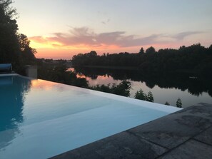 A heated pool - Schloss mit Überlaufpool an der Dordogne by Interhome (Pujols)