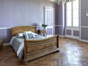 Internet - Schloss mit Überlaufpool an der Dordogne by Interhome (Pujols)