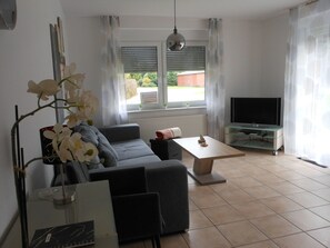 TV - Bungalow Waldglück by Interhome (Hage)