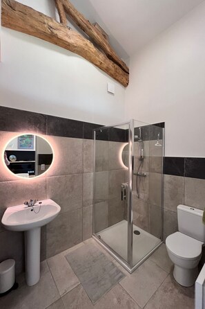 Bathroom - Lindenblau by Interhome (Saint-Genis-de-Saintonge)