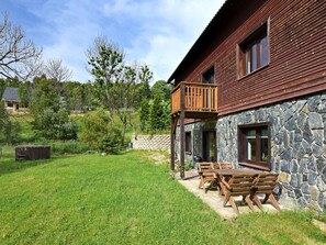 Outdoor dining - "Gartenwohnung" by Interhome (Stronie Slaskie)