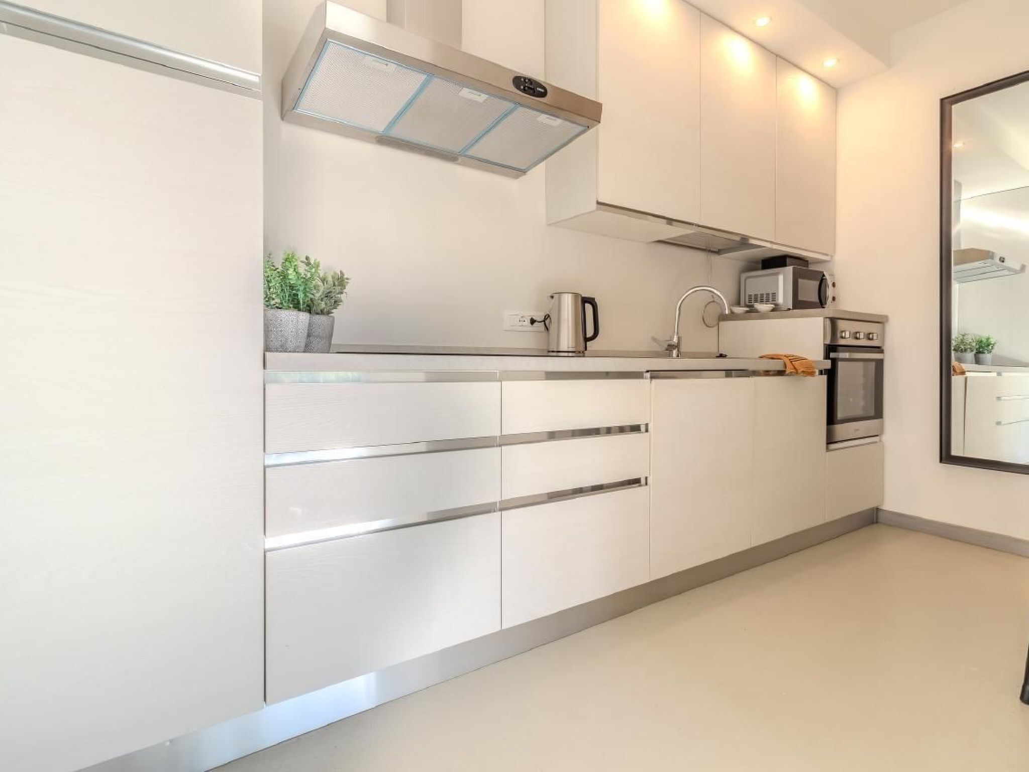 Réfrigérateur, micro-ondes, four, lave-vaisselle