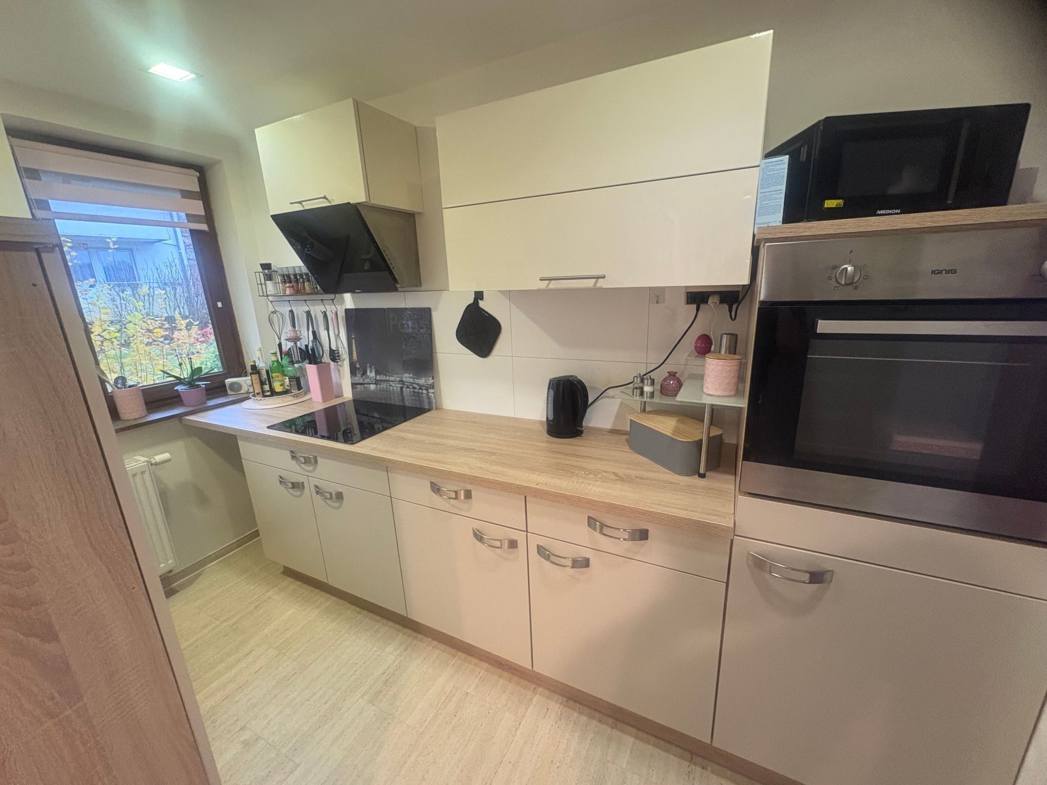 Kühlschrank, Mikrowelle, Ofen, Geschirrspüler