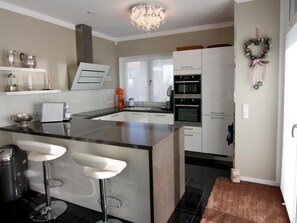 Fridge, microwave, oven, dishwasher - "Haus zum Kapitän" by Interhome (Karlshagen)