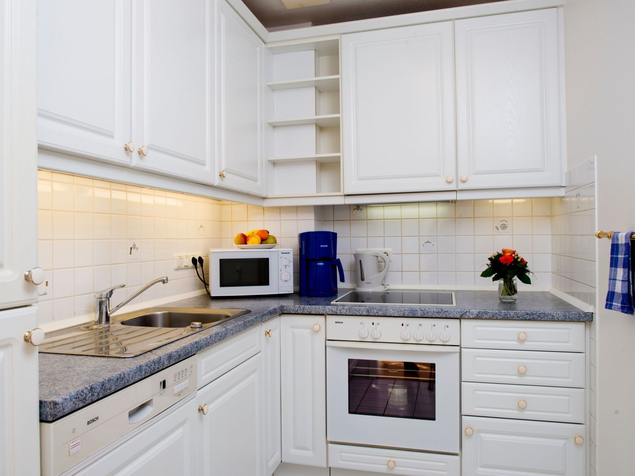 ثلاجة، ميكروويف، فرن، غسالة أطباق