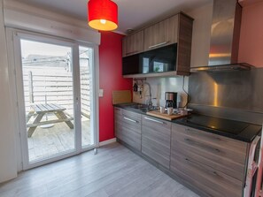 Fridge, microwave, oven, dishwasher - Villa de vacances by Interhome (Brest)