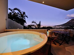 Outdoor dining - 129 on Kloof Nek by Interhome (Cape Town - City Center)