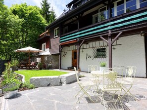 Outdoor dining - Schwarzwaldhaus St. Blasien, direkt am Bach by Interhome (Menzenschwand)