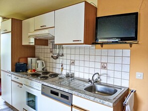 Fridge, microwave, oven, dishwasher - Haus Dreier by Interhome (Abtenau)