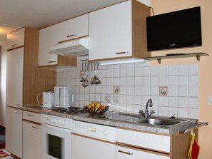 Fridge, microwave, oven, dishwasher - Haus Dreier by Interhome (Abtenau)