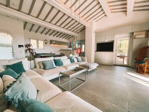Fireplace, DVD player - Mer de Palmiers by Interhome (La Croix-Valmer)