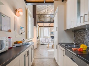 Microwave, oven, dishwasher - Cosy apartment for 8 guests with WIFI, TV and patio (Camaiore)