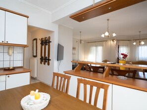 Dining - Romanze Traum Meteor 1 by Interhome (Kalabaka)
