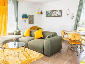 TV - Gemütliches Condo mit wunderschönem, ruhigem Bergblick by Interhome (Cluses)