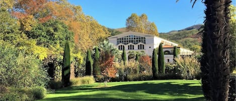 المنشأة من الخارج