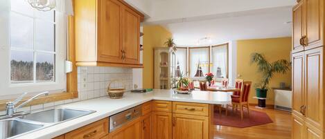 Refrigerador, microondas, horno y lavavajillas