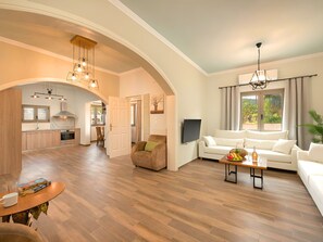 TV - Capaka Villa Privater Pool by Interhome (Angeliana Kriti)
