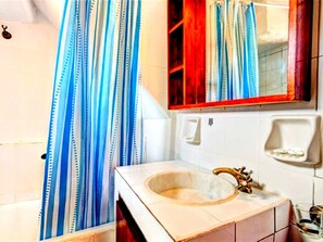 Bathroom / Wellness - Authentisches kretisches Steinhaus Clio mit Aussicht by Interhome (Plaka)