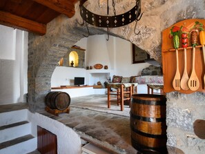 Interior - Steinhaus Erato Privater Pool Landschaftliche Kretische Ansichten by Interhome (Plaka)