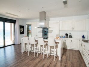 Fridge, microwave, oven, dishwasher - "Villa Dimitra" mit Infinity Pool by Interhome (Plaka)
