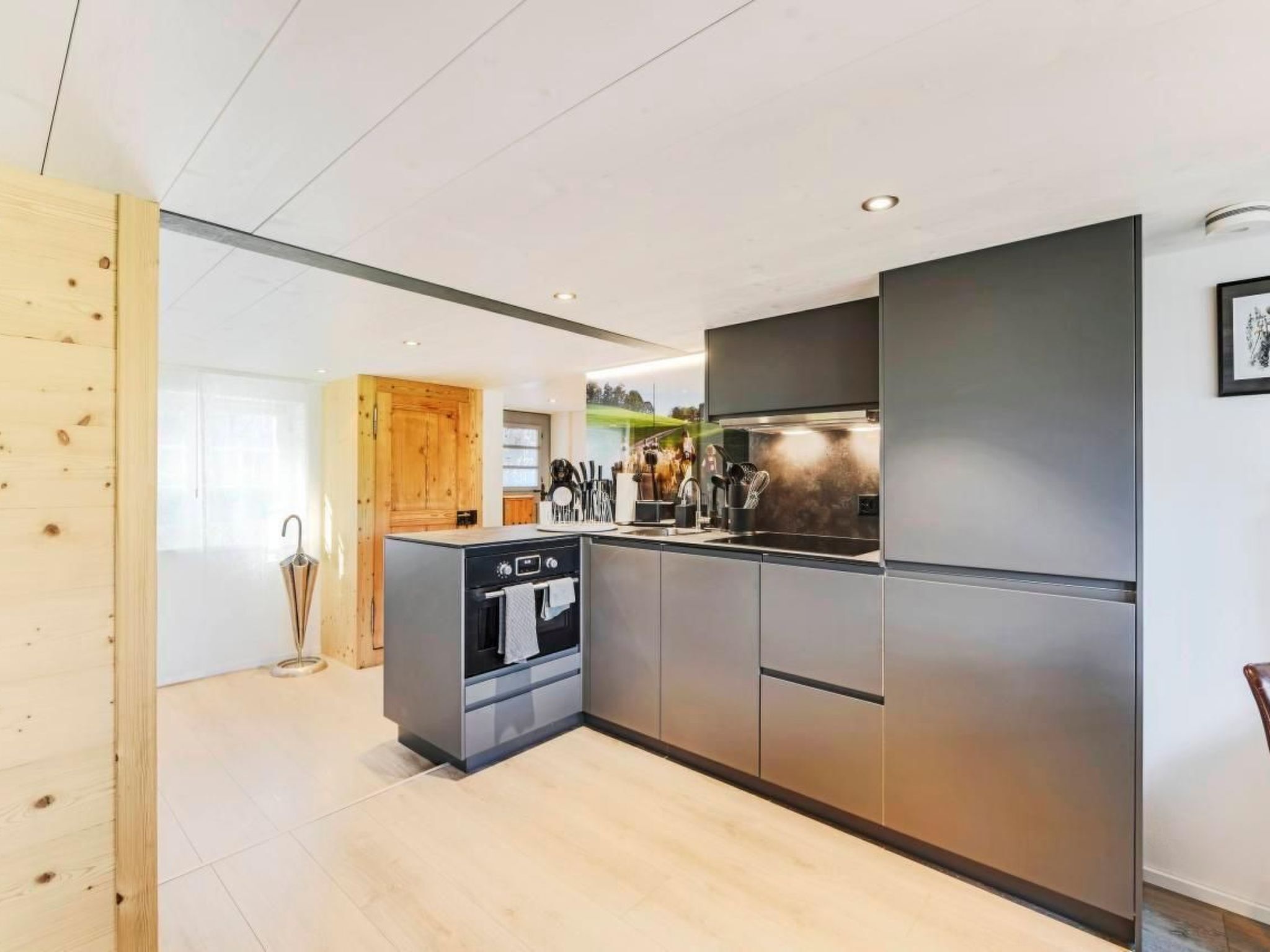 Kühlschrank, Mikrowelle, Ofen, Geschirrspüler