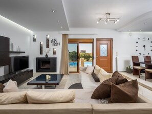 TV - Das Paradies by Interhome (Soroni)