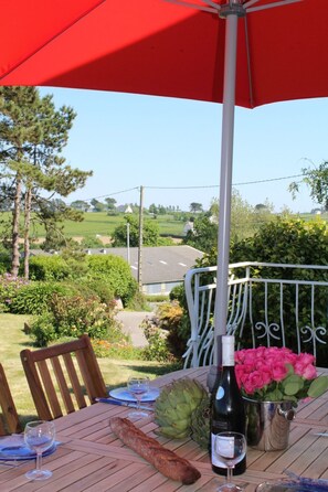 Outdoor dining - Ty Coz Castel by Interhome (Goulven)
