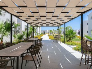 Outdoor dining - Trapezia Luxury Living -Garnet by Interhome (Kolympia)
