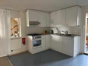 Kühlschrank, Ofen, Geschirrspüler, Kochgeschirr/Geschirr/Besteck