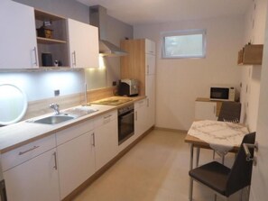 Kühlschrank, Mikrowelle, Ofen, Geschirrspüler