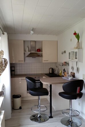 Kühlschrank, Kochgeschirr/Geschirr/Besteck