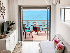 TV - Sunset-Oase am Meer by Interhome (Jablanac)