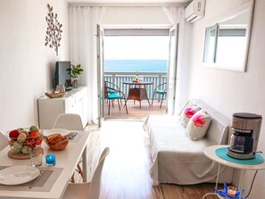 TV - Sunset-Oase am Meer by Interhome (Jablanac)