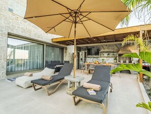 Outdoor dining - Arfna Pearl Villa by Interhome (Kolympia)