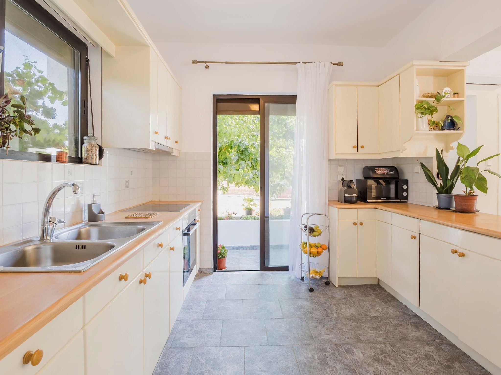 Réfrigérateur, micro-ondes, four