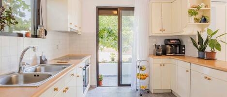 Réfrigérateur, micro-ondes, four