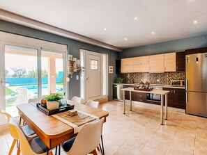 Dining - Wunderschöne Ferienvilla Sofia 2 by Interhome (Kolympia)