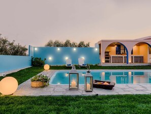 Pool - Wunderschöne Ferienvilla Sofia 2 by Interhome (Kolympia)