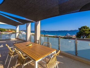 Outdoor dining - Penthouse Justina by Interhome (Drage)