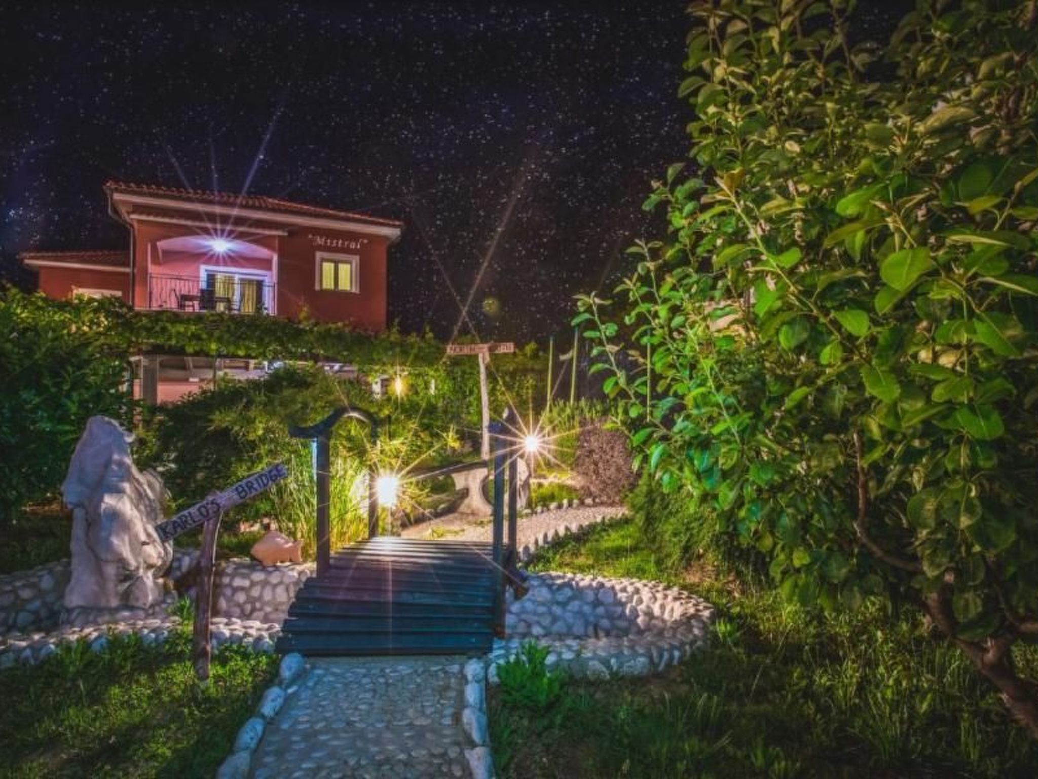 المنطقة المحيطة بالمنشأة