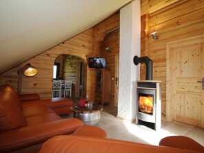 Televisión y chimenea 