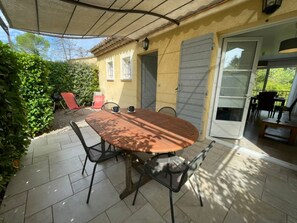 Outdoor dining - mit Pool by Interhome (Montauroux)