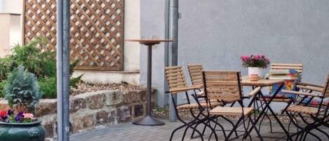 تناول الطعام بالخارج