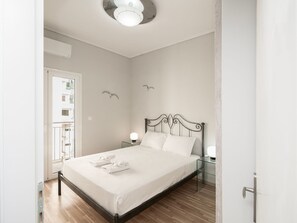 Room - Athen von unserem Haus aus, wenige Schritte von der Akropolis entfernt by Interhome (Athen)