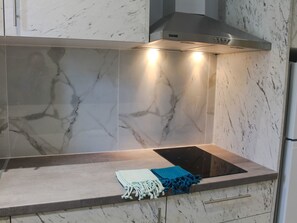 Kühlschrank, Kochgeschirr/Geschirr/Besteck